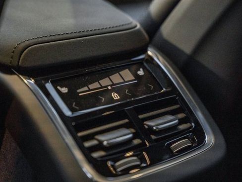 New 2026 Volvo XC60 B5 Ultra w/ Climate Package image 33