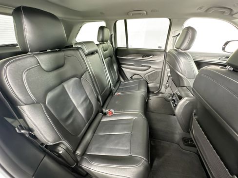 Used 2023 Jeep Grand Cherokee Limited w/ Black Appearance Package image 26