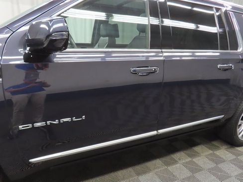Used 2024 GMC Yukon XL Denali w/ Advanced Technology Package image 50