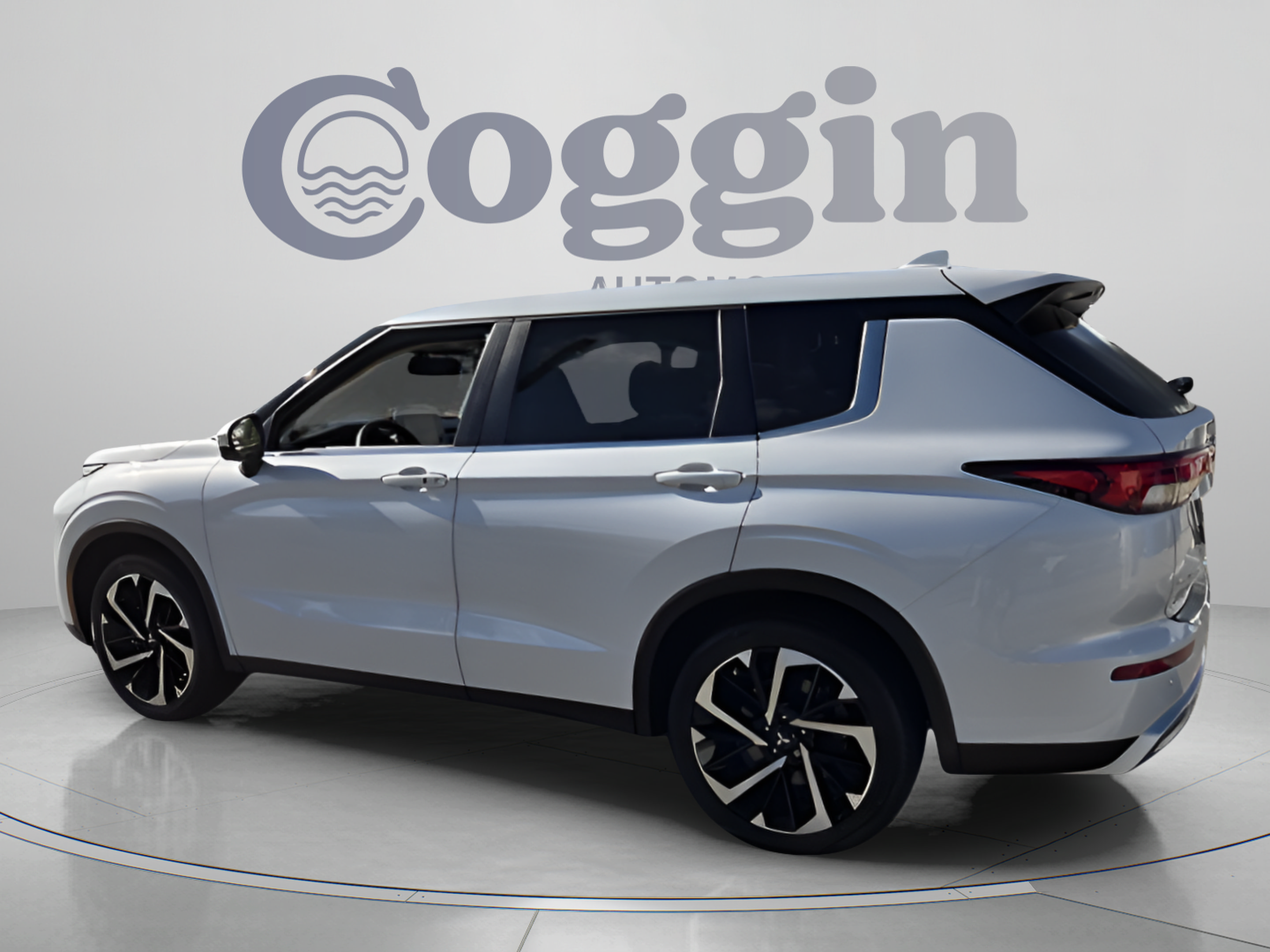 Used 2024 Mitsubishi Outlander SE FWD image 3