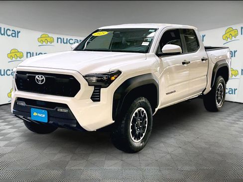 Used 2025 Toyota Tacoma TRD Off-Road image 3