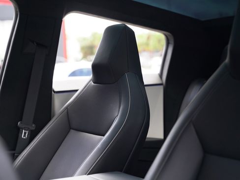 Used 2024 Tesla Cybertruck AWD Crew Cab image 16