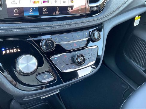 New 2026 Chrysler Pacifica Select image 18
