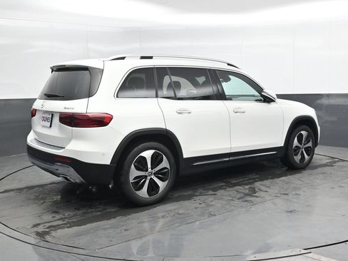 Used 2025 Mercedes-Benz GLB 250 4MATIC image 2