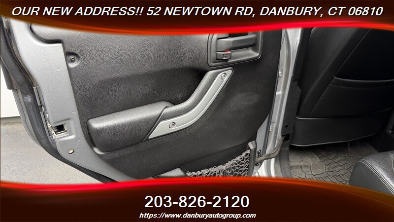 Used 2014 Jeep Wrangler Unlimited Sahara w/ Dual Top Group AWD/4WD image 20