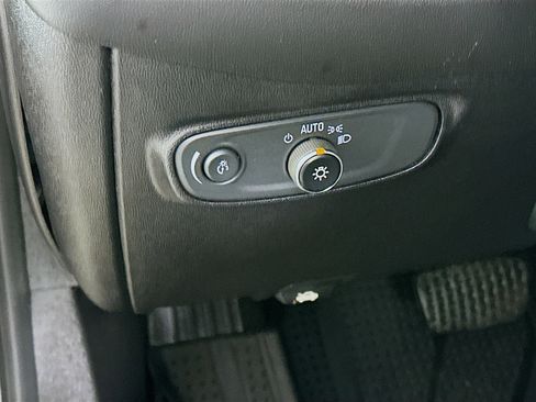 Used 2018 Chevrolet Equinox LT w/ Sun & Infotainment Package image 17