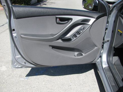 Used 2015 Hyundai Elantra SE FWD image 8