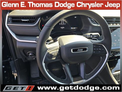 New 2025 Jeep Grand Cherokee Altitude image 10