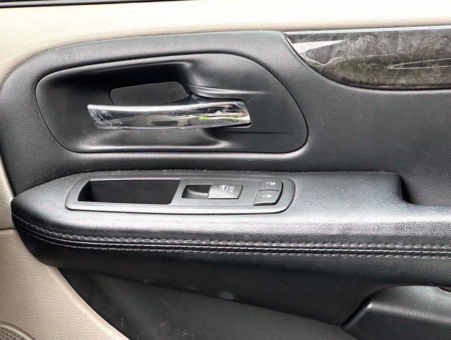 Used 2016 Dodge Grand Caravan SXT FWD image 27