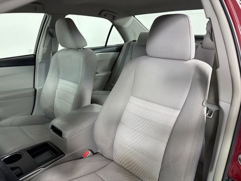 Used 2016 Toyota Camry LE FWD image 11