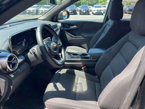 Used 2025 Chevrolet Equinox LT FWD image 28
