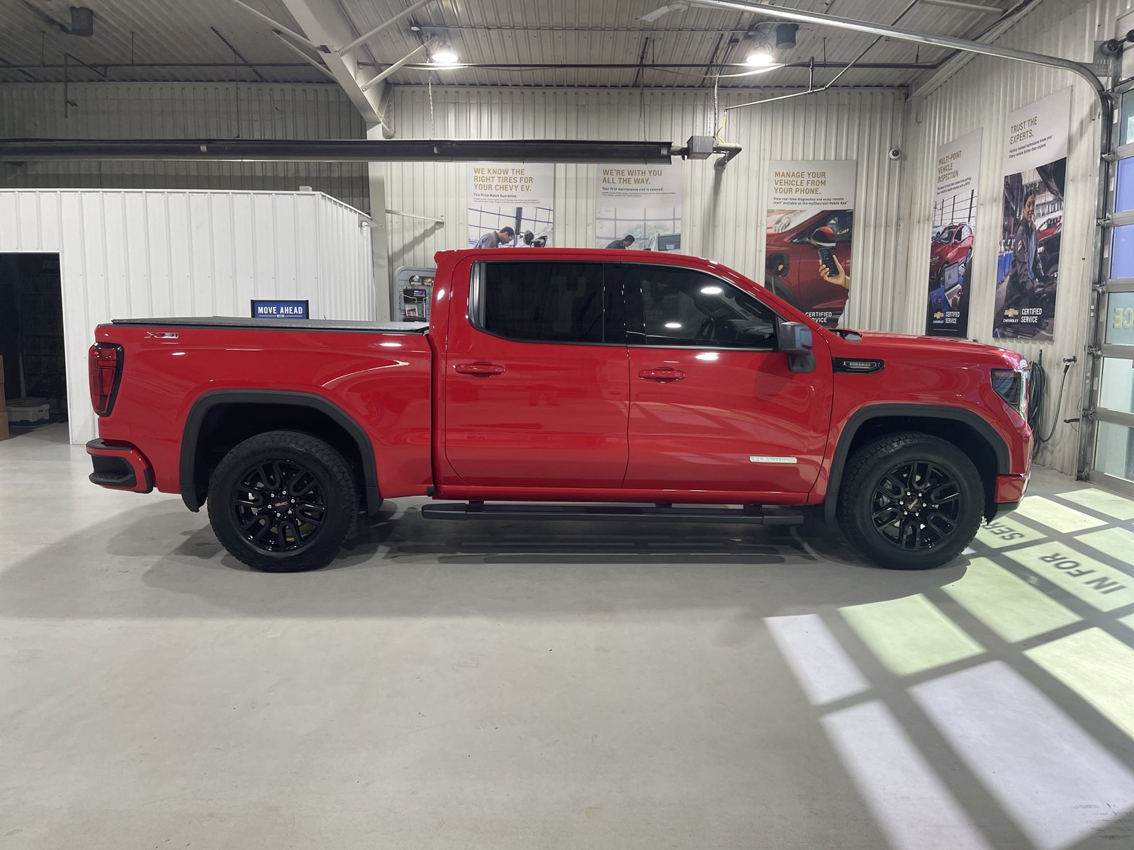Used 2024 GMC Sierra 1500 Elevation AWD/4WD image 9