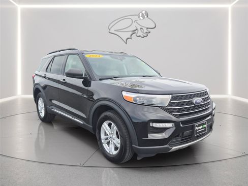 Used 2023 Ford Explorer XLT w/ Equipment Group 202A AWD/4WD image 7