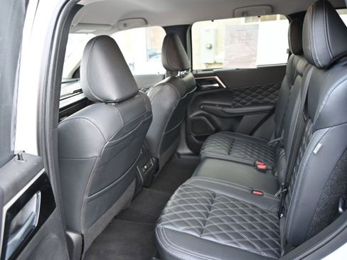 Used 2024 Mitsubishi Outlander SEL image 16