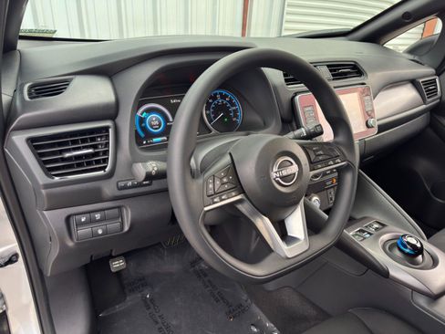 Used 2023 Nissan Leaf S image 12