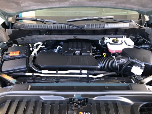 Used 2025 Chevrolet Silverado 1500 LT AWD/4WD image 3