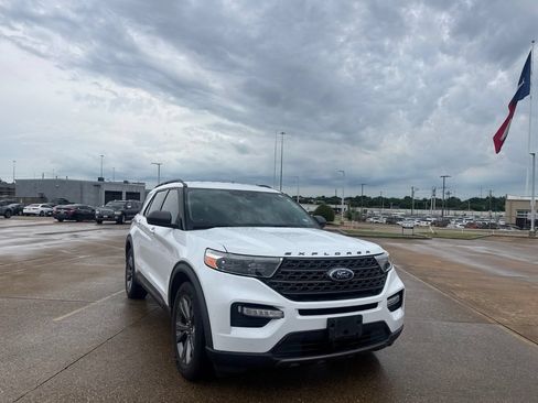 Used 2021 Ford Explorer XLT w/ Equipment Group 202A RWD image 3
