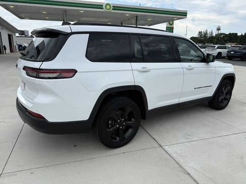 Used 2023 Jeep Grand Cherokee L Laredo AWD/4WD image 8