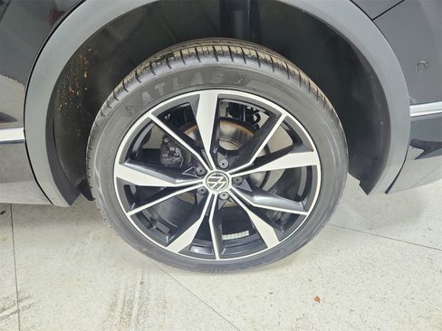 Used 2024 Volkswagen Tiguan SEL R-Line image 48