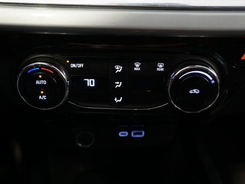 Certified 2025 Chevrolet Trax LT image 14