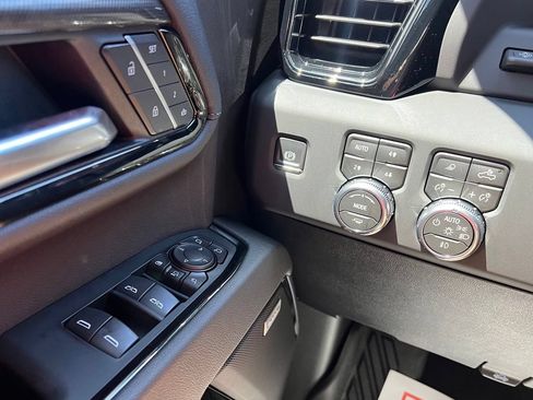 New 2026 GMC Sierra 2500 AT4 w/ AT4 Premium Plus Package AWD/4WD image 22