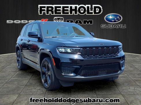 Certified 2023 Jeep Grand Cherokee Altitude AWD/4WD image 1