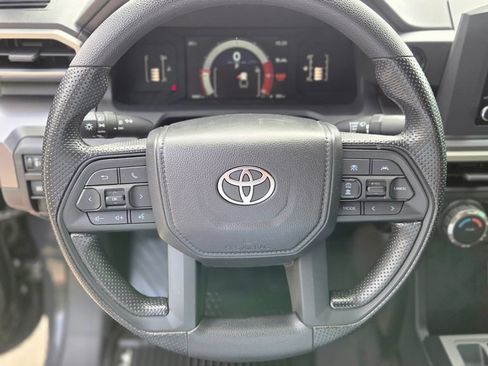 Used 2025 Toyota Tacoma SR5 AWD/4WD image 17