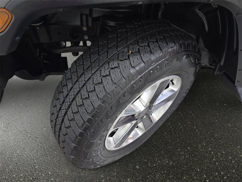 Used 2019 Jeep Wrangler Unlimited Sahara image 34