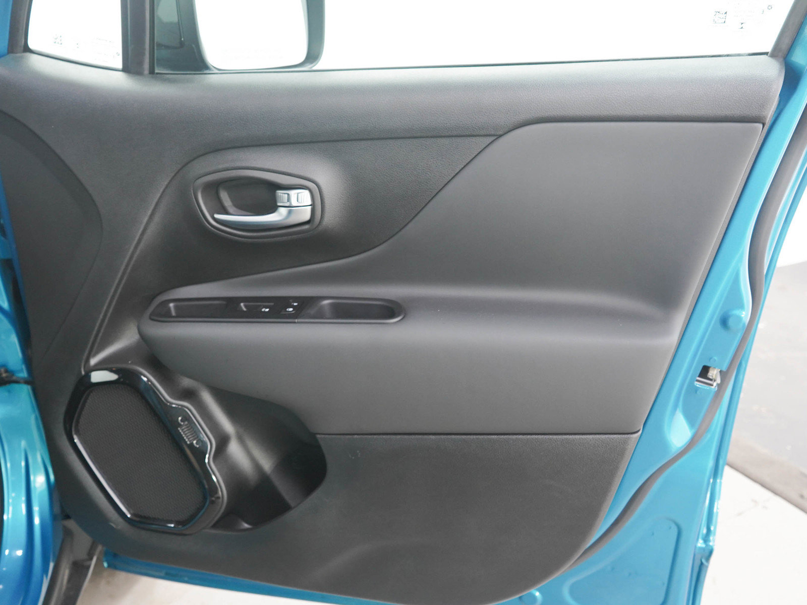 Used 2022 Jeep Renegade Altitude w/ Convenience Group AWD/4WD image 11