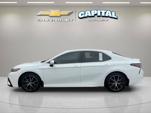 Used 2022 Toyota Camry SE w/ Convenience Package FWD image 2