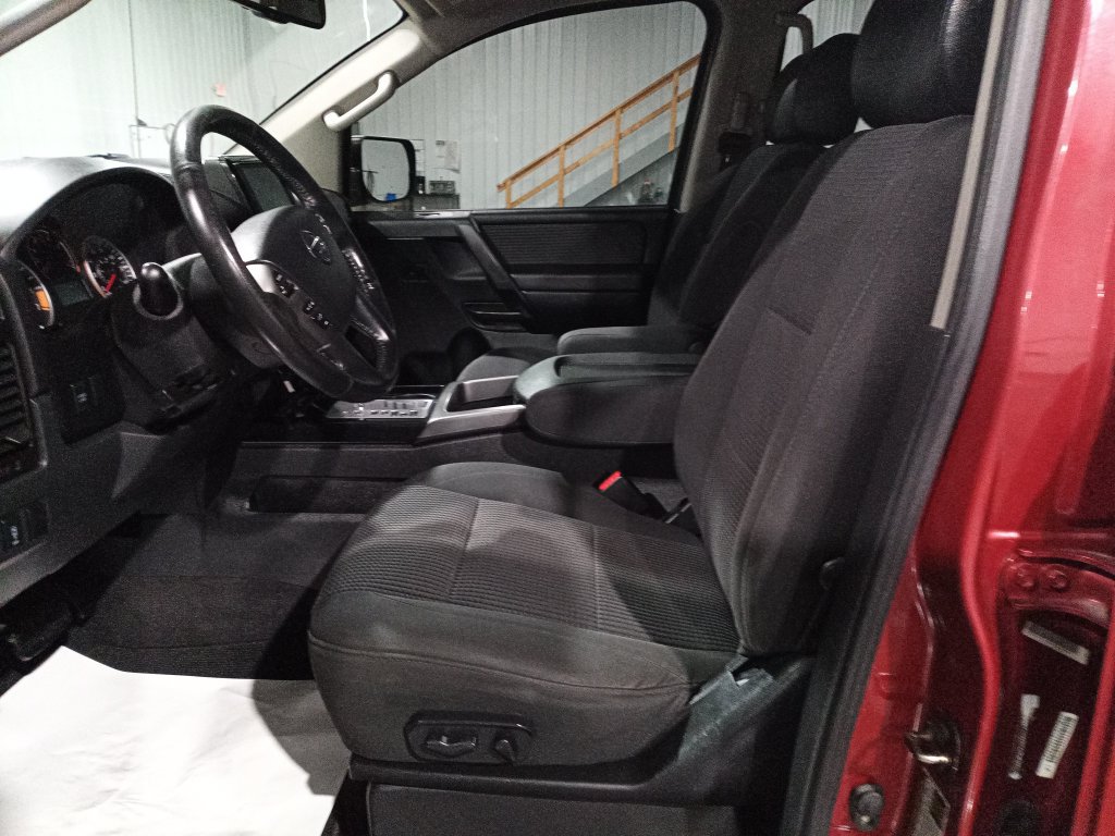 Used 2013 Nissan Titan SV w/ SV Value Truck Pkg AWD/4WD image 13