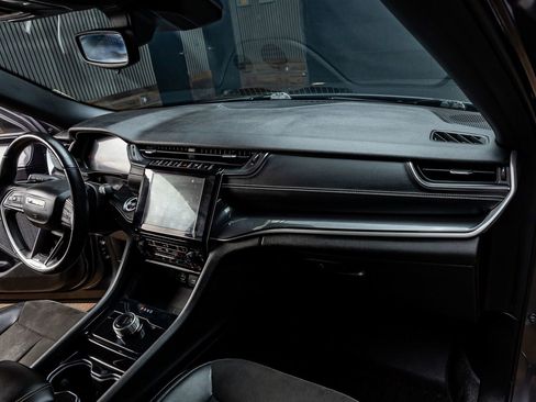 Used 2021 Jeep Grand Cherokee L Laredo AWD/4WD image 13