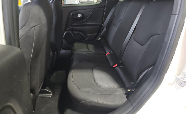 Used 2023 Jeep Renegade Latitude AWD/4WD image 13