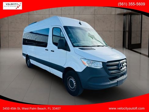 Used 2025 Mercedes-Benz Sprinter 2500 image 1
