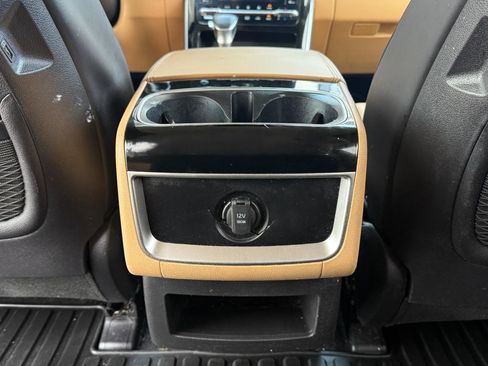 Used 2024 Kia Carnival EX image 33