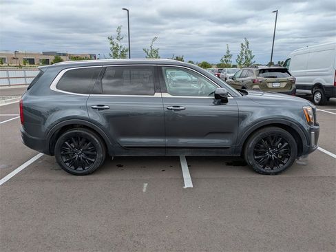 Used 2022 Kia Telluride SX w/ SX Prestige Package image 2