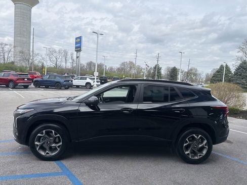 Used 2025 Chevrolet Trax LT w/ LT Convenience Package image 10