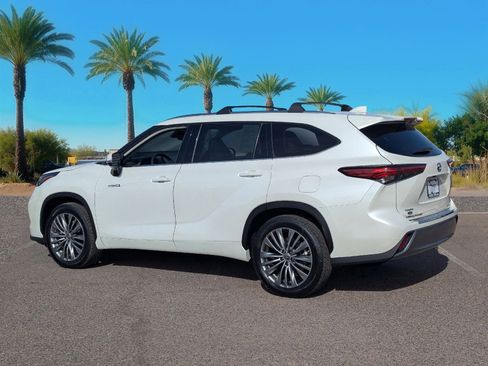 Used 2020 Toyota Highlander Platinum image 3