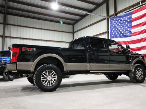 Used 2019 Ford F350 King Ranch w/ King Ranch Ultimate Package AWD/4WD image 12