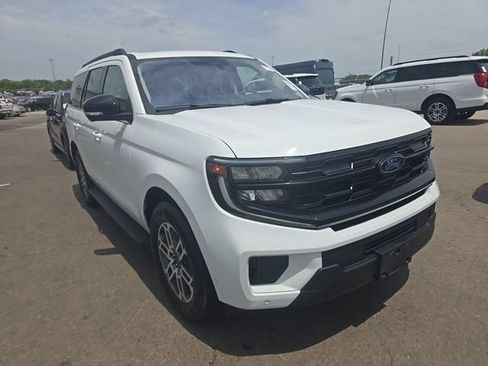 Used 2025 Ford Expedition Active RWD image 6