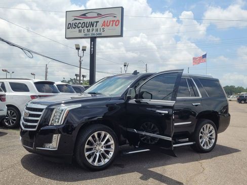 Used 2018 Cadillac Escalade Premium Luxury RWD image 33
