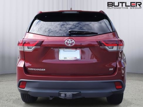 Used 2019 Toyota Highlander SE FWD image 5