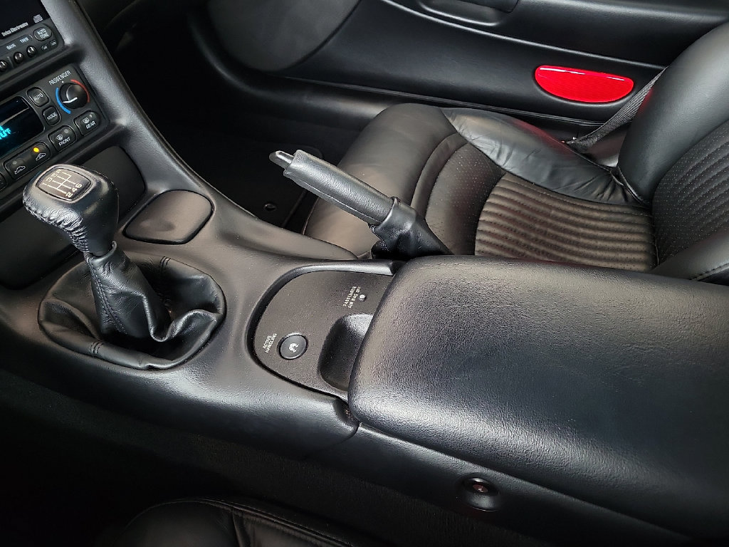 Used 2001 Chevrolet Corvette Coupe w/ Preferred Equipment Group2 RWD image 27