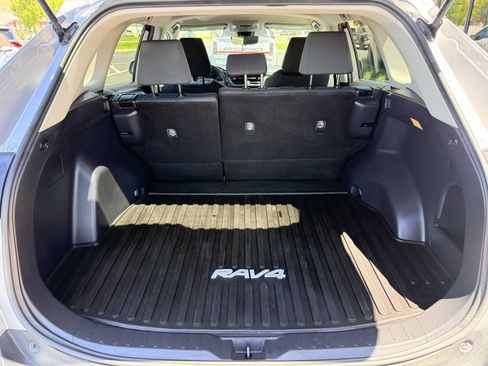 Used 2021 Toyota RAV4 XLE AWD/4WD image 25