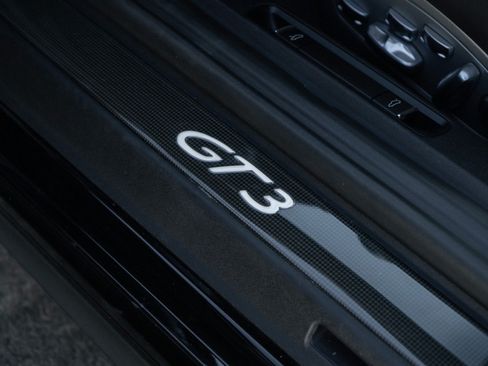 Used 2018 Porsche 911 GT3 RWD image 44