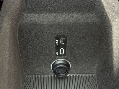 Used 2023 BMW i7 xDrive60 image 37