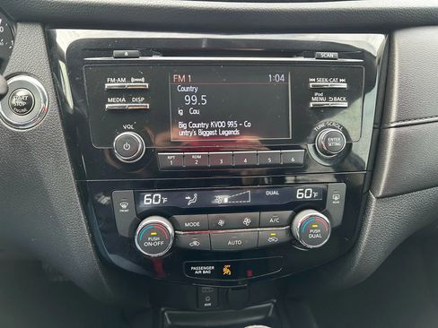 Used 2017 Nissan Rogue SV w/ Midnight Edition Package FWD image 13