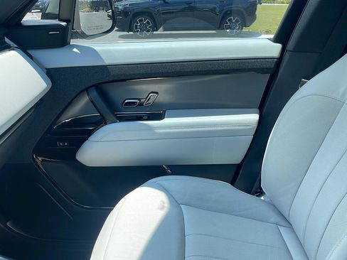 Used 2024 Land Rover Range Rover Sport SE AWD/4WD image 27