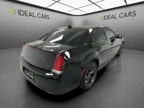 Used 2022 Chrysler 300 Touring w/ Sport Appearance Package RWD image 5