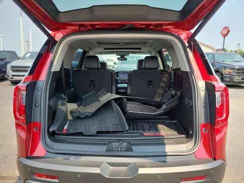 Used 2022 GMC Acadia AT4 w/ Technology Package AWD/4WD image 10